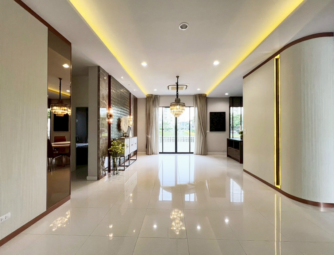 House with Shared Pool in Srinakarin 